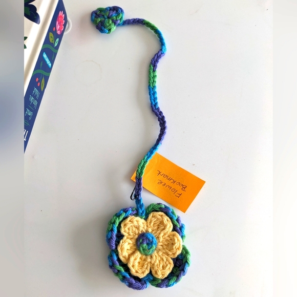📓NEW Bookmark Flowers HAND CRAFTED Handmade Crochet - Picture 6 of 10